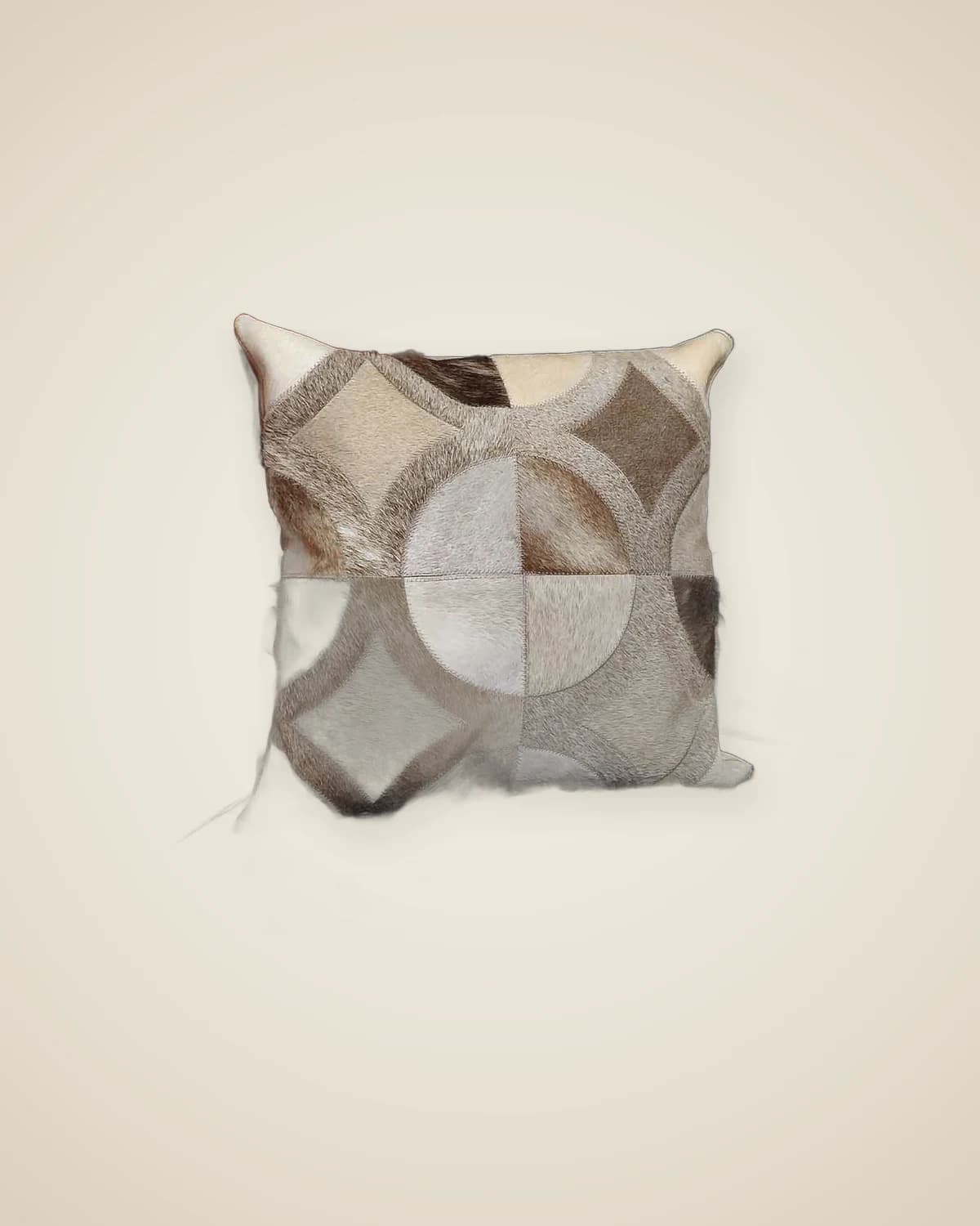 Arlo, gemustertes Patchwork-Wurfkissen aus Naturleder – mit Reißverschluss gefülltes, farbenfrohes Dekokissen (45 x 45 cm) — TUTA — 3