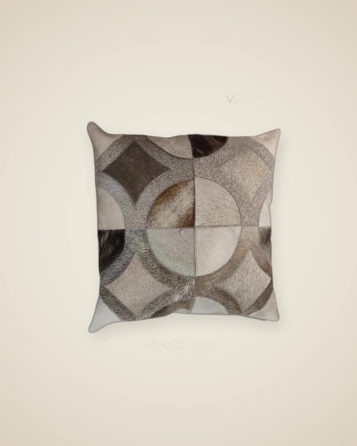 Arlo, gemustertes Patchwork-Wurfkissen aus Naturleder – mit Reißverschluss gefülltes, farbenfrohes Dekokissen (45 x 45 cm) — TUTA — 4