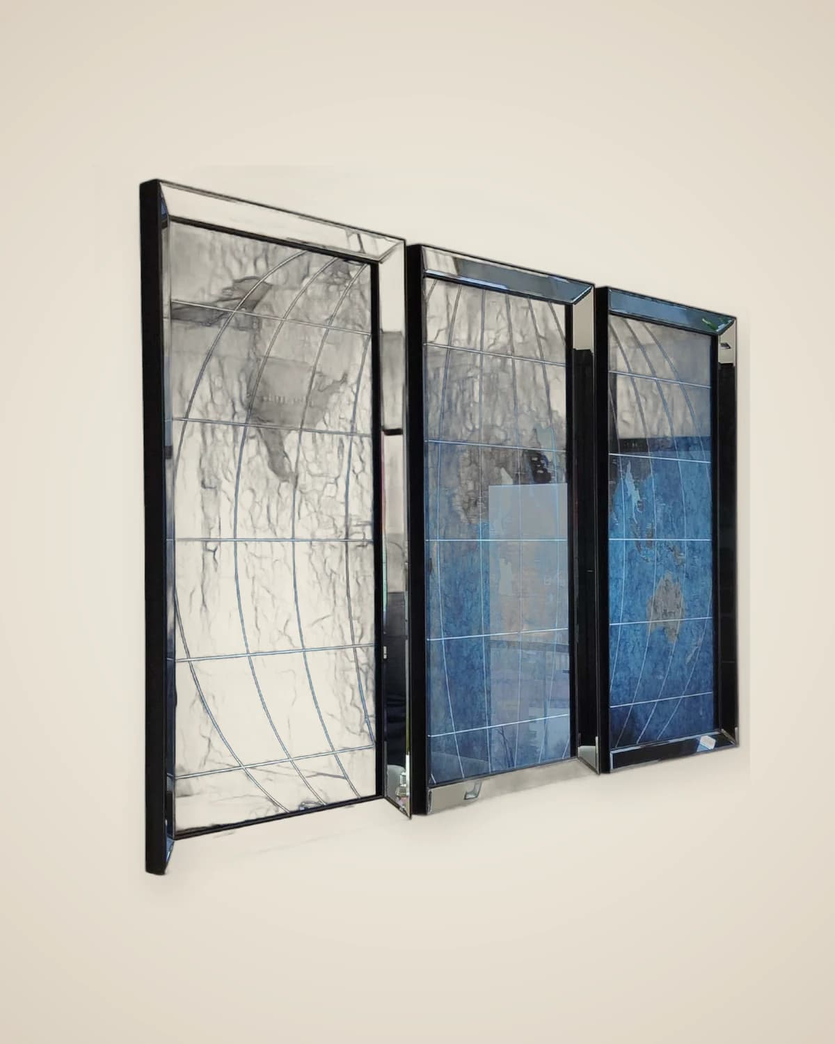 Bluesky dekorativer und moderner Glasspiegel mit Weltthema, detailliertes 3-teiliges Gemälde — TUTA — 2