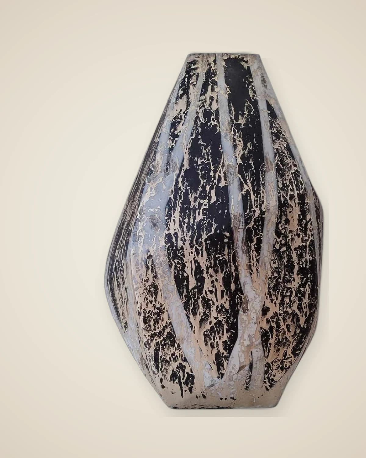 Черная стеклянная ваза с рисунком кристальной волны — TUTA — 2