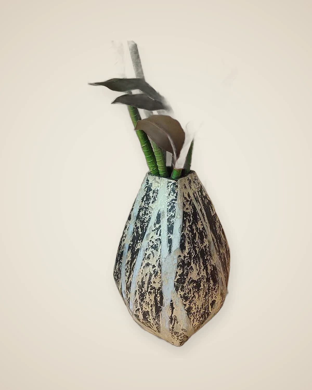 Черная стеклянная ваза с рисунком кристальной волны — TUTA — 3