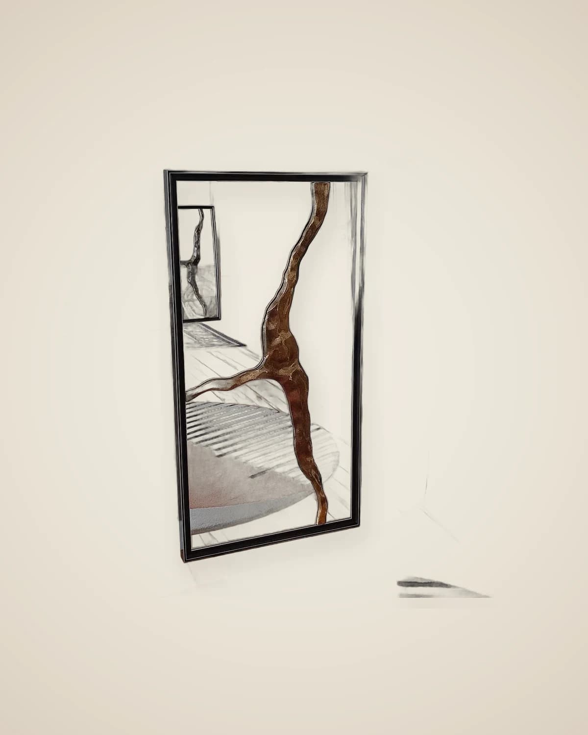 Dekorativer Wandspiegel mit außergewöhnlichen Linien – moderner Stil — TUTA — 3