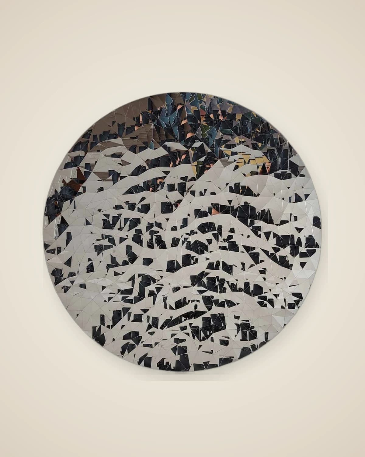 GeoSphere Silberfarbenes, geometrisch geformtes modernes Wandpaneel 100 cm — TUTA — 2