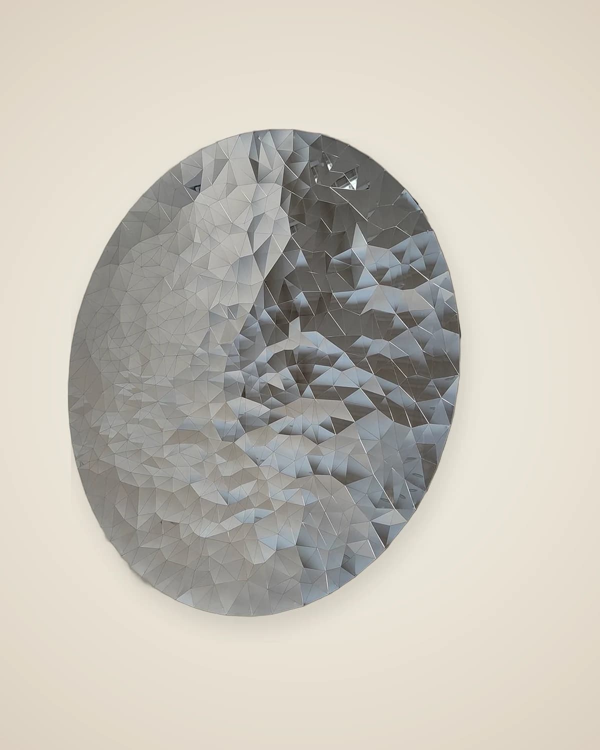 GeoSphere Silberfarbenes, geometrisch geformtes modernes Wandpaneel 100 cm — TUTA — 3