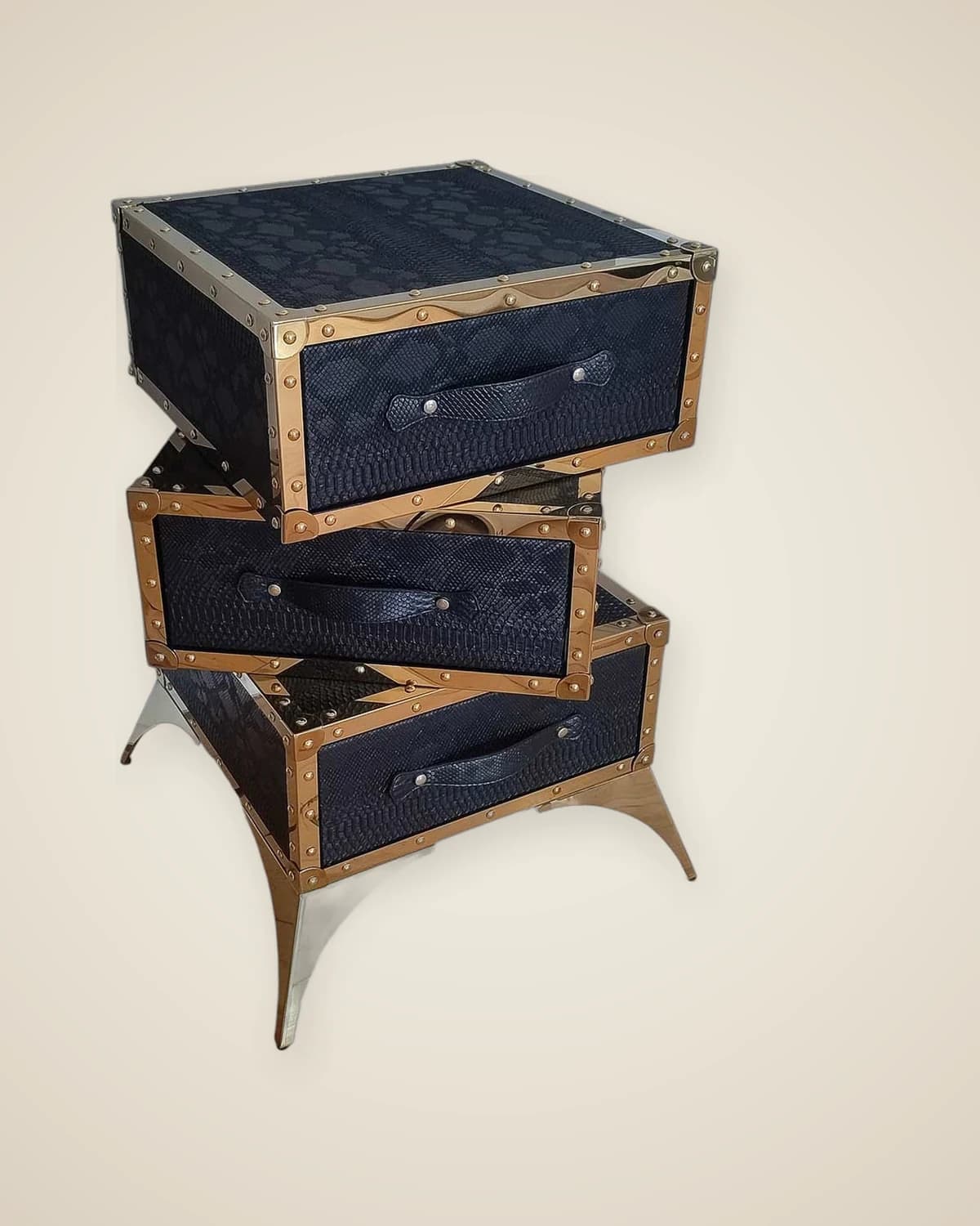 Dekorativer, luxuriöser und stilvoller Couchtisch Lasso, 45 x 45 x 76 cm — TUTA — 2