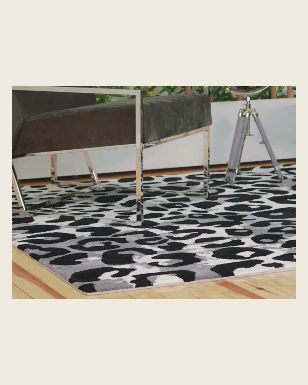 Sinnlicher Designteppich aus Seide mit Leopardenmuster — TUTA — 2