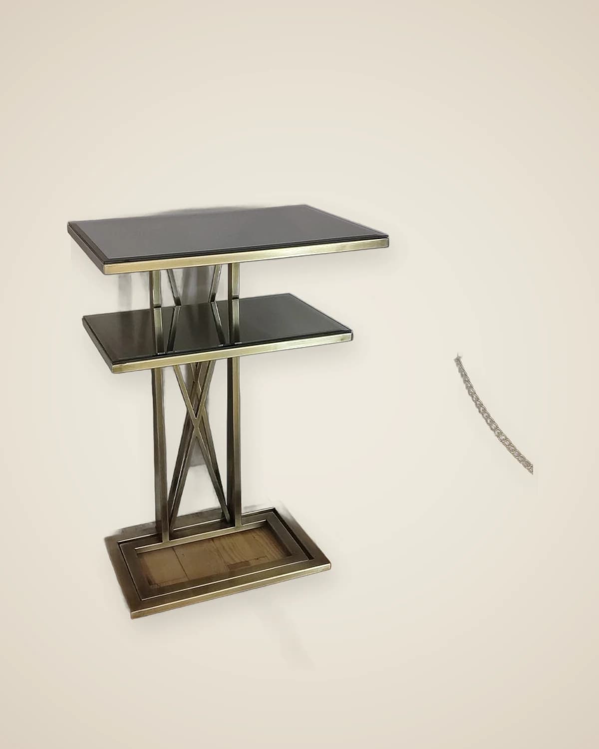 Level Beistelltisch-Set aus gealtertem goldfarbenem Metall in geräucherter Farbe mit Spiegel — TUTA — 3