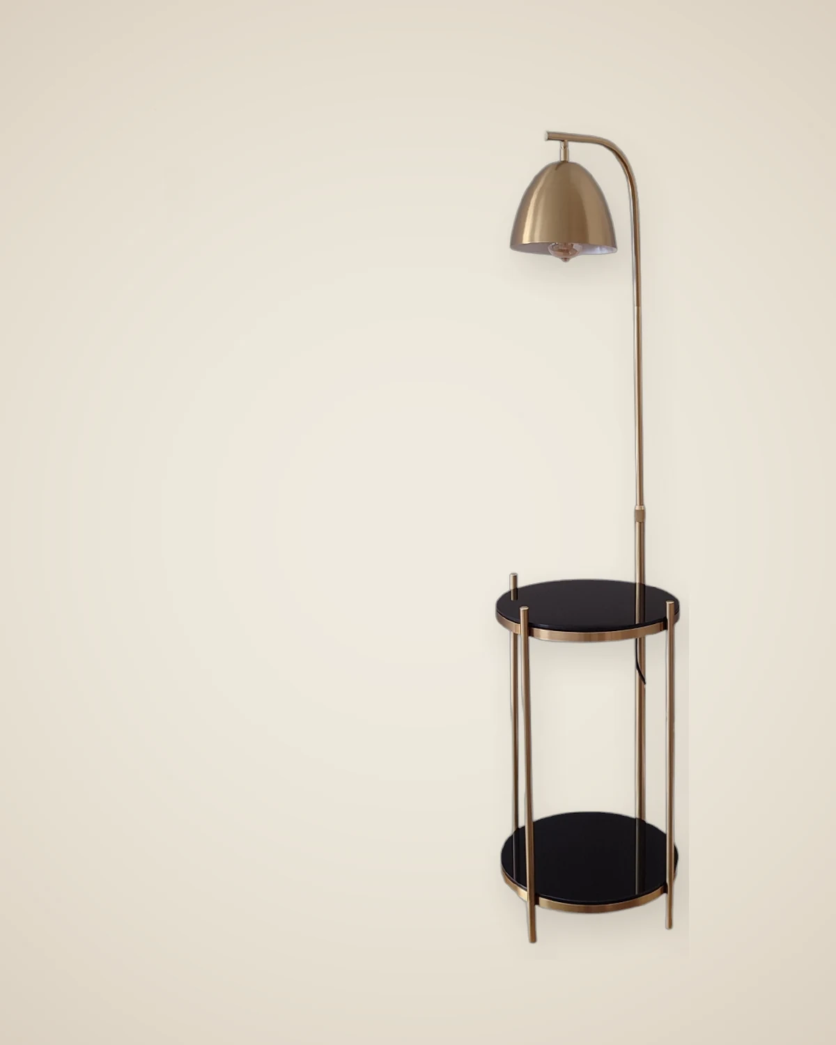 Funktioneller, doppelstöckiger, verspiegelter, dekorativer Couchtisch und Stehlampe „Luiza“ mit Metallmechanismus — TUTA — 2