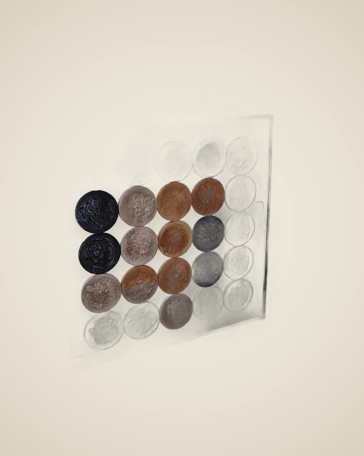 Luna Modern Embossed Texture Art – Gemälde in Schwarz-, Weiß- und Beigetönen (94 x 94 cm) — TUTA — 3