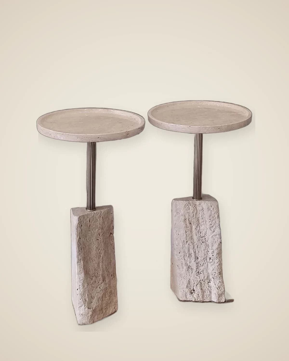 Luxuriöses und stilvolles Doppel-Beistelltisch-Set mit echtem Travertinstein — TUTA — 3