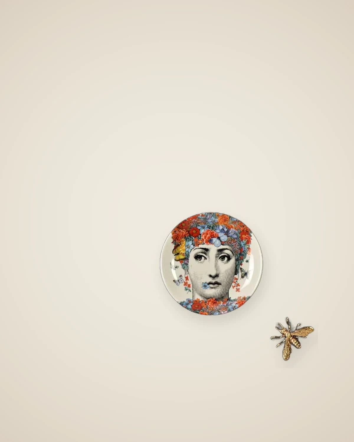 Luxuriöses dekoratives Gemälde mit Fornosetti-Teller — TUTA — 3