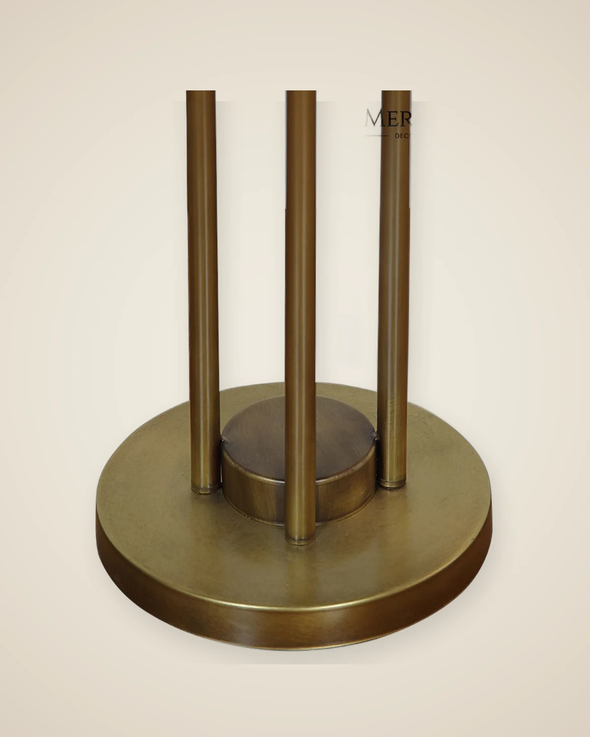 Роскошный старинный золотой цветочный горшок на металлических ножках — TUTA — 6