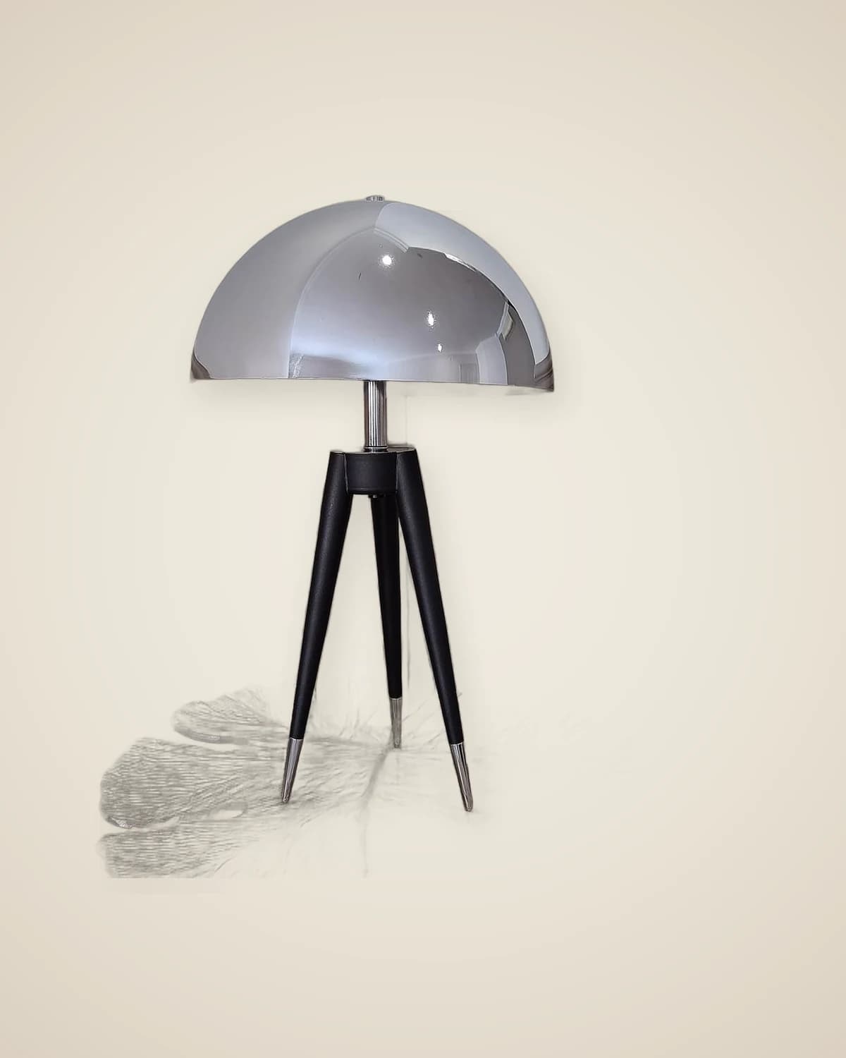 Metallstativ, Stativ, silberner Lampenschirm — TUTA — 3