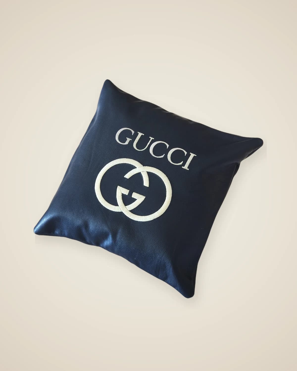 Модель декоративной декоративной подушки из натуральной темно-синей кожи Mist — TUTA — 2