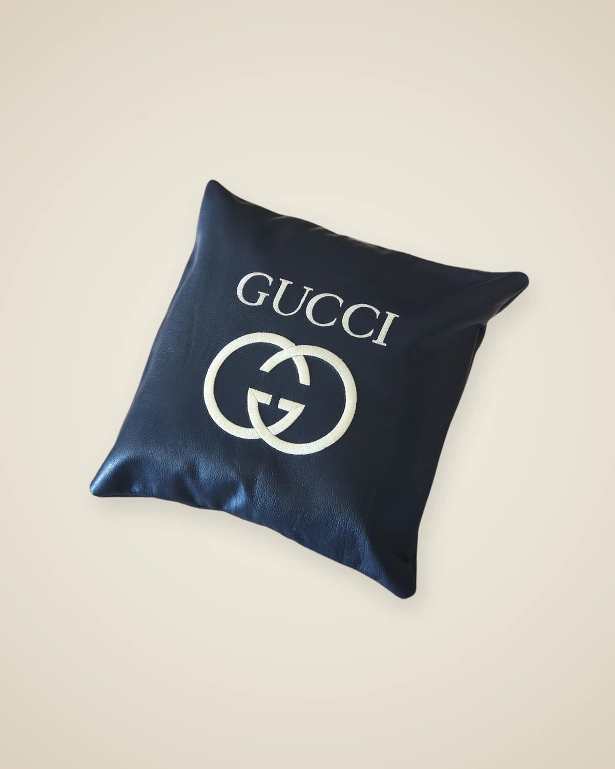 Модель декоративной декоративной подушки из натуральной темно-синей кожи Mist — TUTA — 4