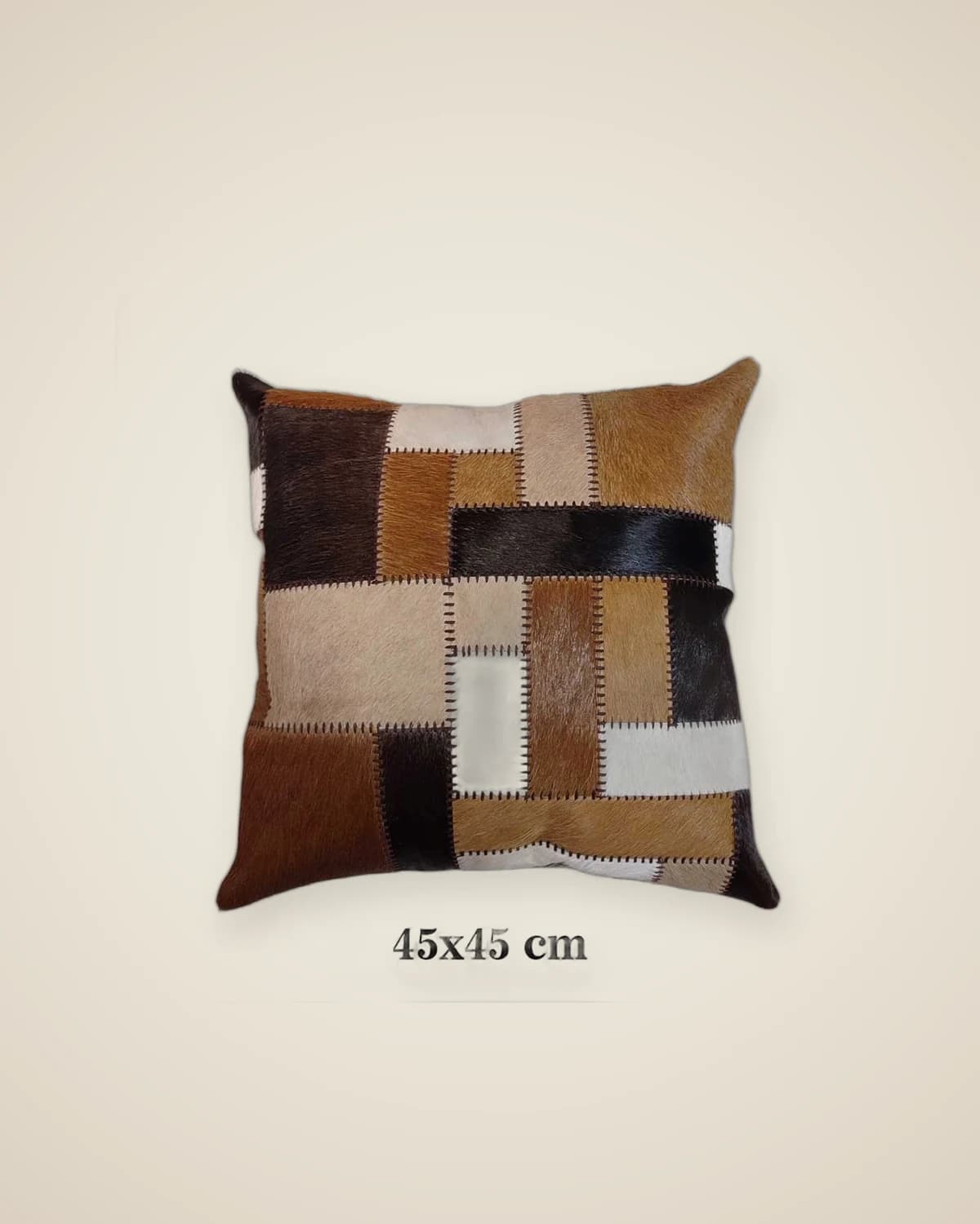 Mora, gemustertes Patchwork-Wurfkissen aus Naturleder – mit Reißverschluss gefülltes, farbenfrohes Dekokissen (45 x 45 cm) — TUTA — 4