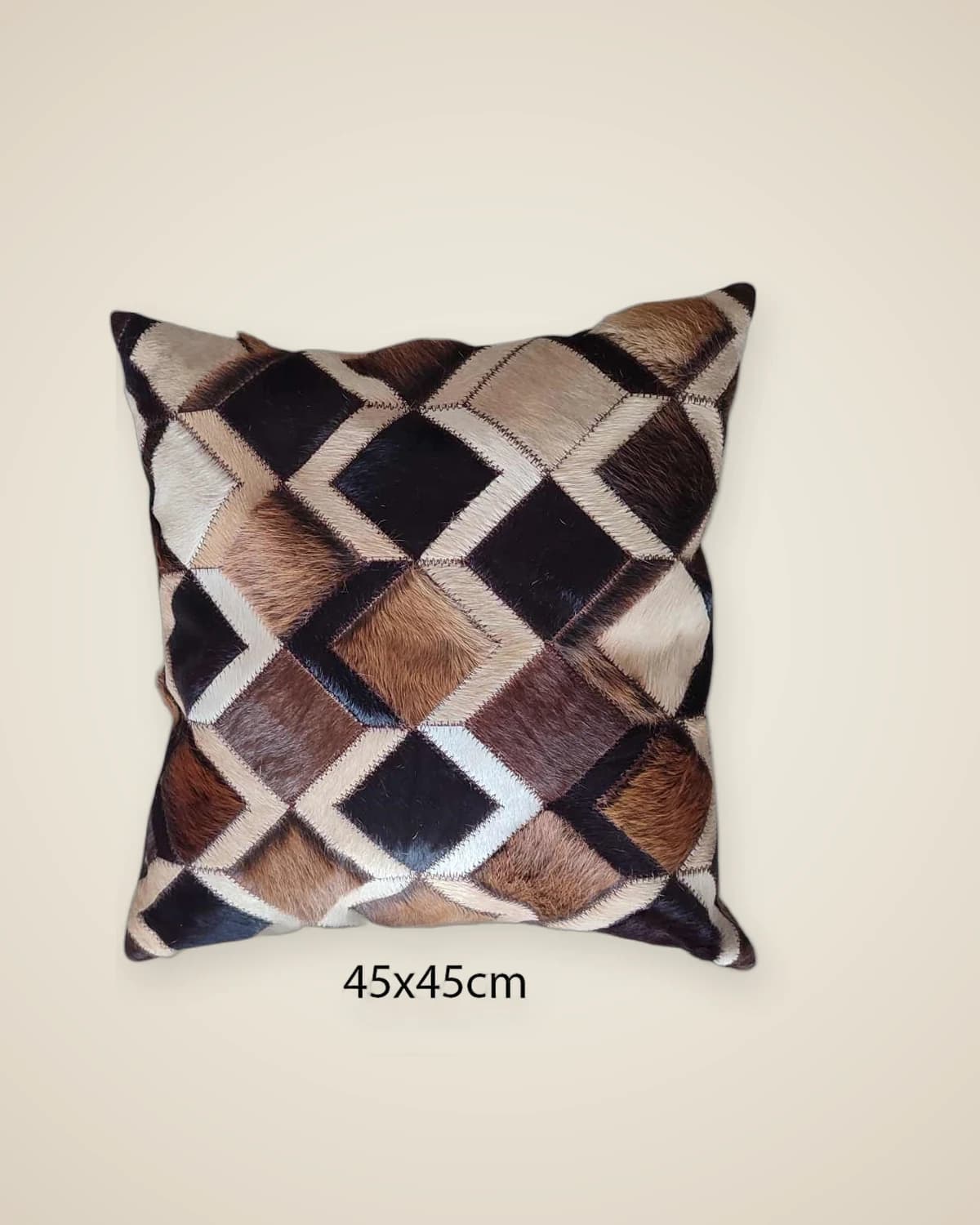 Neo-gemustertes Patchwork-Wurfkissen aus Naturleder – mit Reißverschluss gefülltes, farbenfrohes Dekokissen (45 x 45 cm) — TUTA — 4