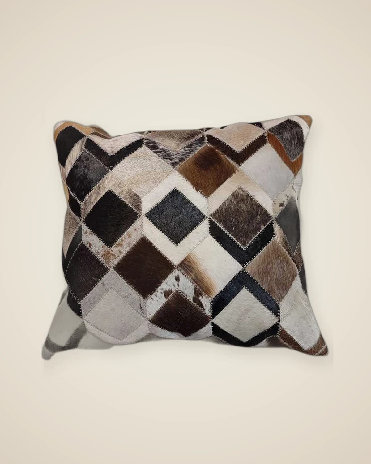 Neom gemustertes Patchwork-Wurfkissen aus Naturleder – mit Reißverschluss gefülltes, farbenfrohes Dekokissen (45 x 45 cm) — TUTA — 2