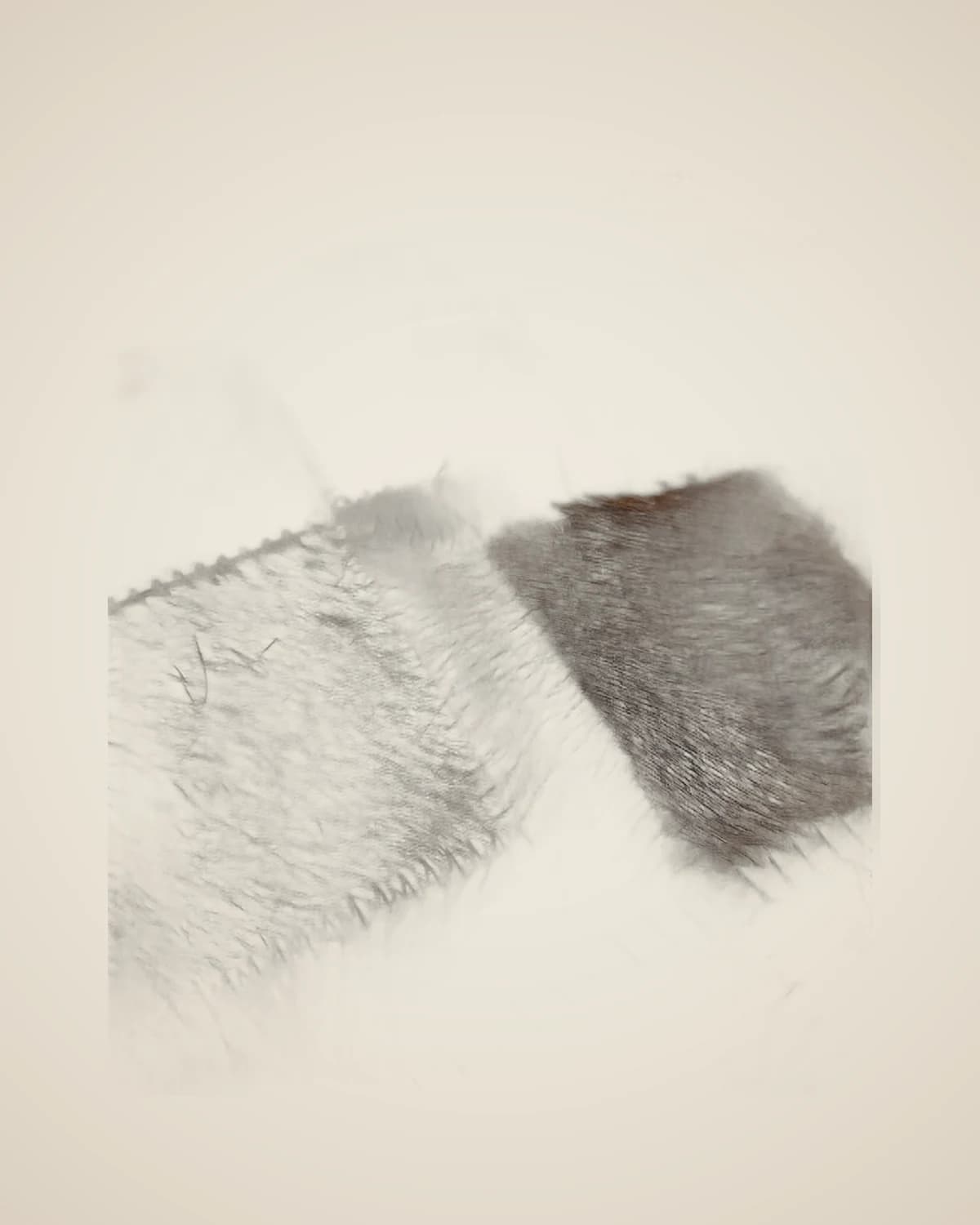 Neom gemustertes Patchwork-Wurfkissen aus Naturleder – mit Reißverschluss gefülltes, farbenfrohes Dekokissen (45 x 45 cm) — TUTA — 5