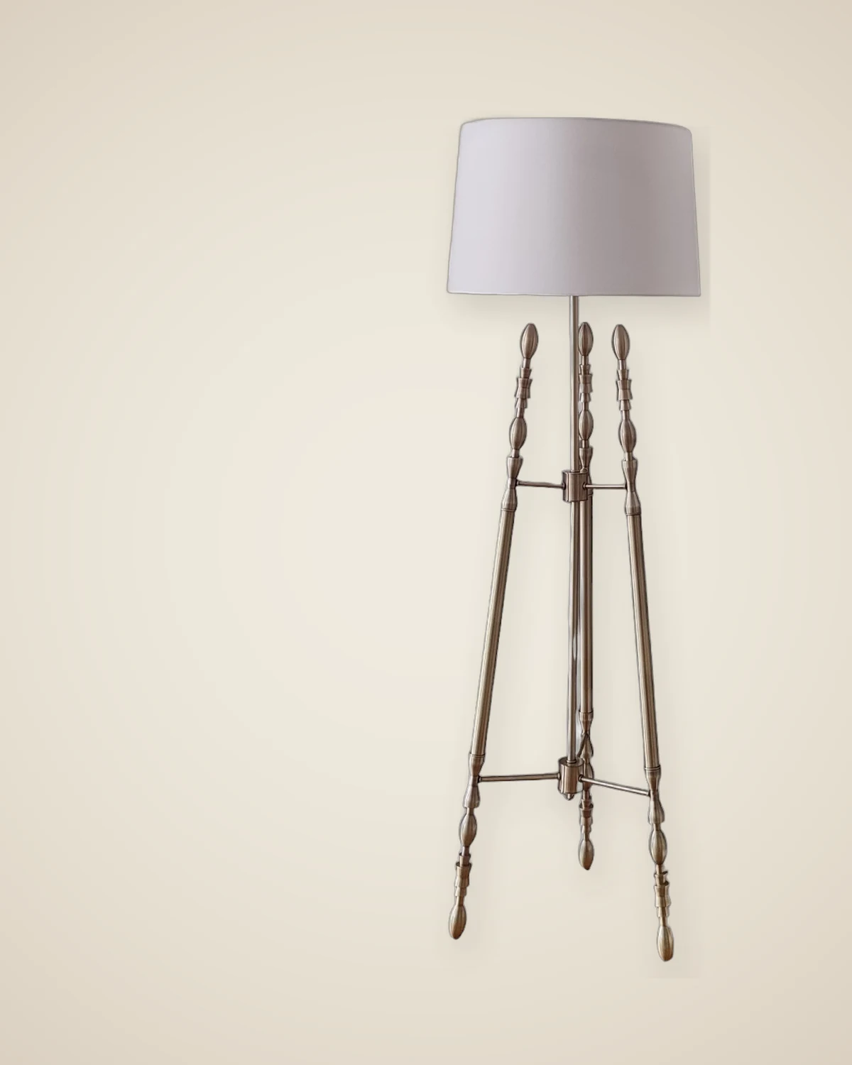 Oscar Antik-Gold-Metall-Leinenstoff-Hut, Luxus-Design-Stehlampe (CAVENDISH) — TUTA — 2