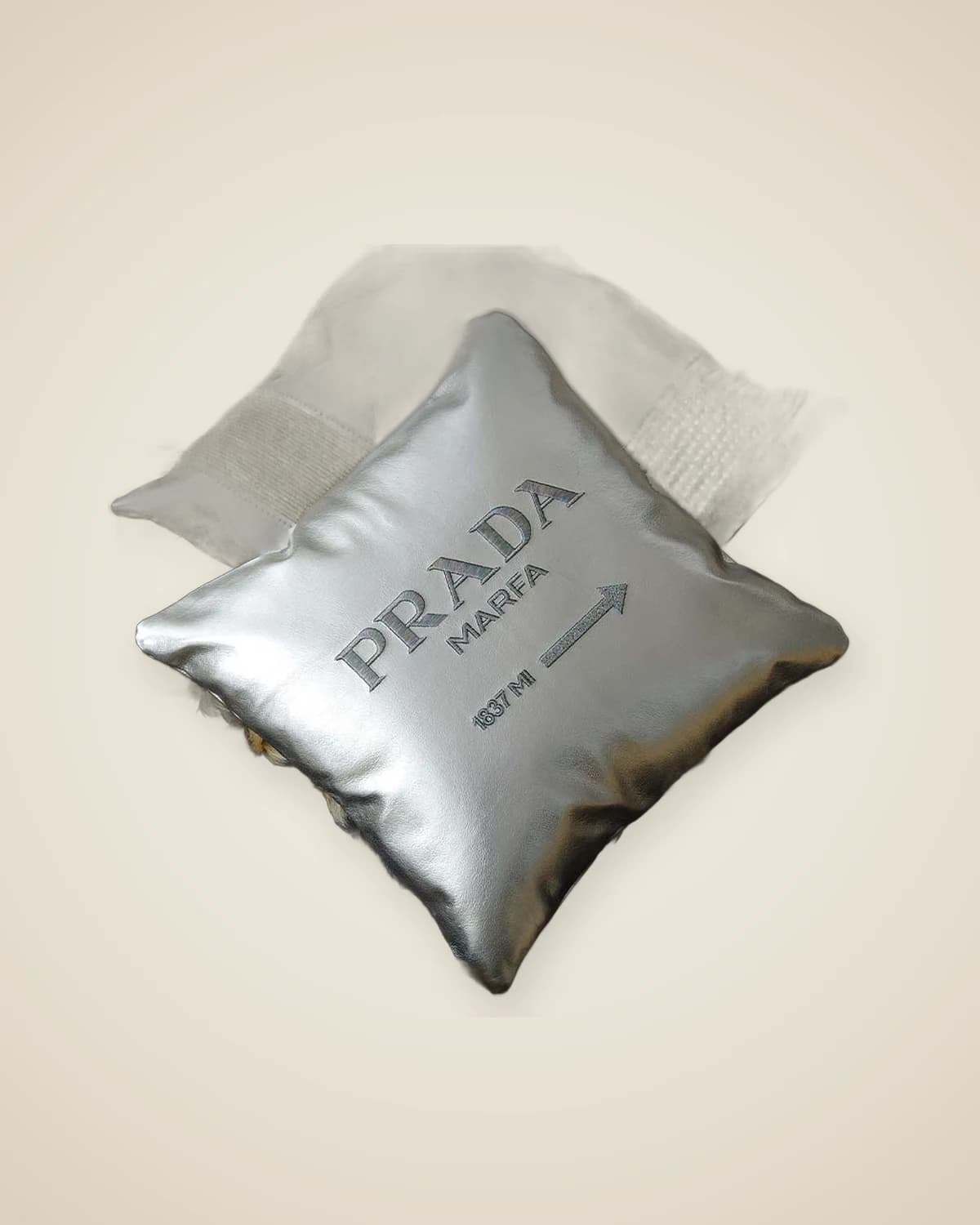 Модель гордой оригинальной кожаной декоративной подушки — TUTA — 3