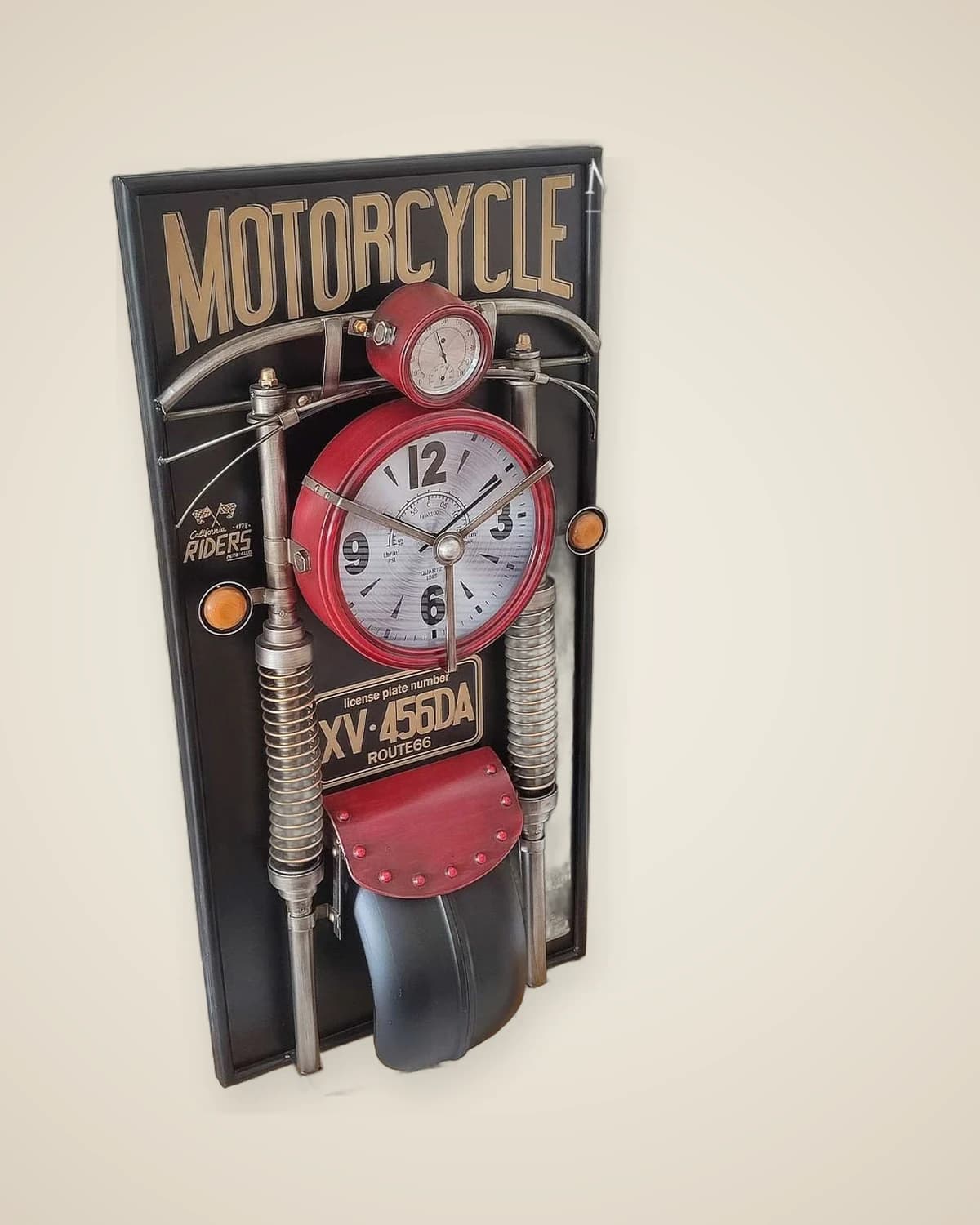Dekoratives Uhrengemälde im Route66-Stil mit Metall-Motorradfigur im Industriestil R66 — TUTA — 3