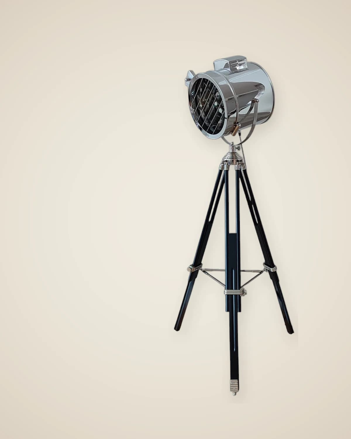 Savaria Holzbeinstativ, silberfarbener Leuchtturm-Design-Stehlampe, große Größe — TUTA — 2