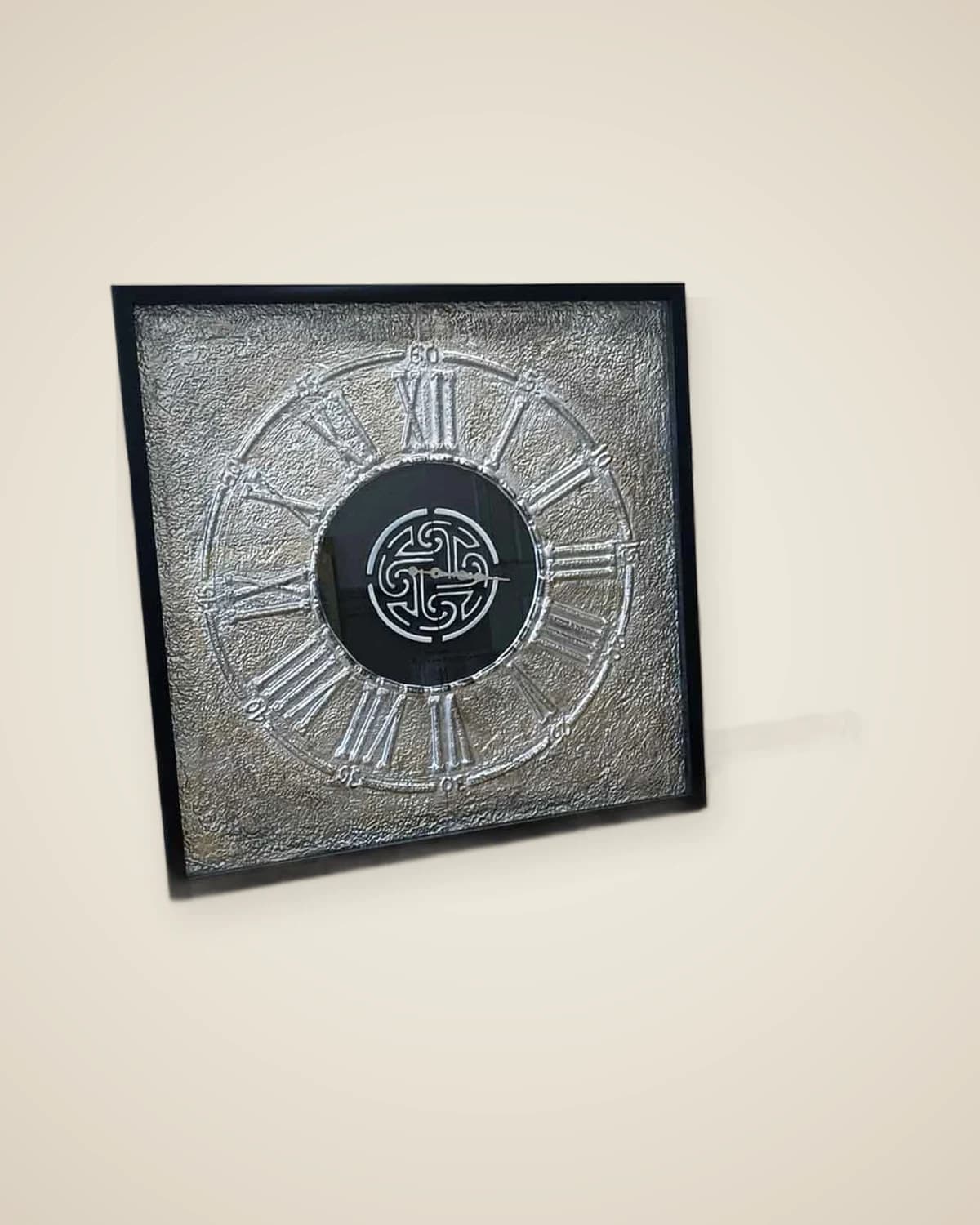 Dekorative Luxusuhr mit silbernem Wert — TUTA — 3