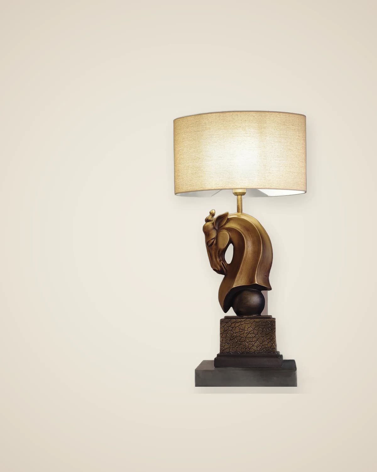Hengst Luxus-Lampenschirmmodell mit antikem Pferd und modernem Design — TUTA — 3