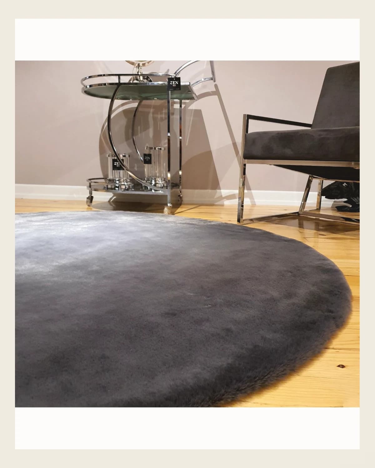 Sully grauer Kunstfell-Lederteppich, R160 cm — TUTA — 4