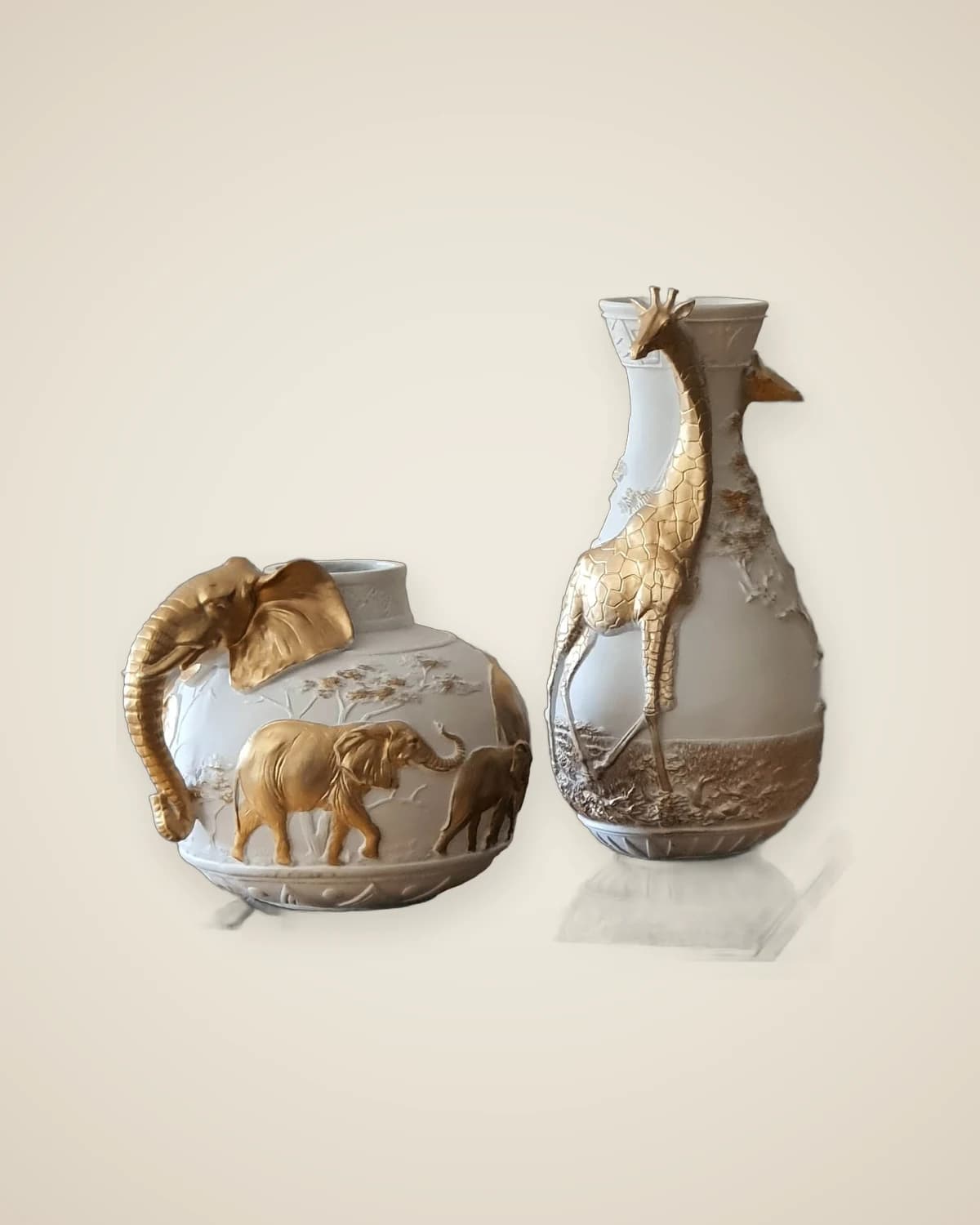 Weißgoldfarbene Vase mit Giraffe — TUTA — 3