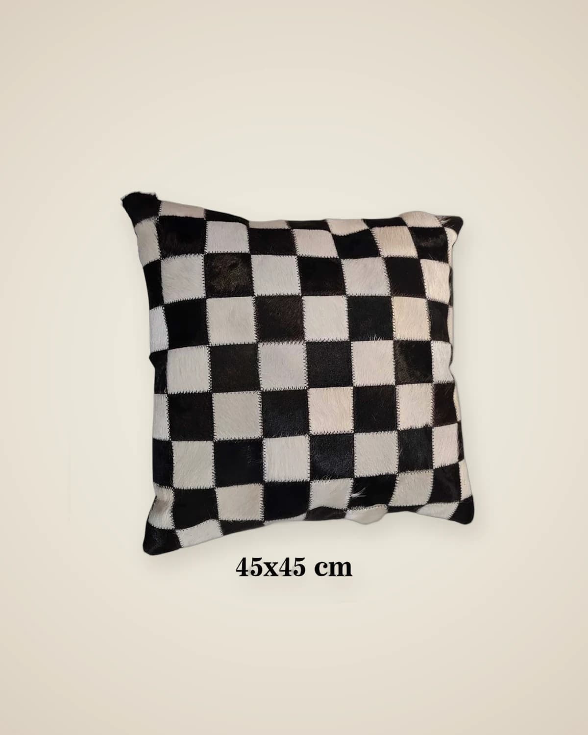 Zeno, gemustertes Patchwork-Wurfkissen aus Naturleder – mit Reißverschluss gefülltes, farbenfrohes Dekokissen (45 x 45 cm) — TUTA — 4